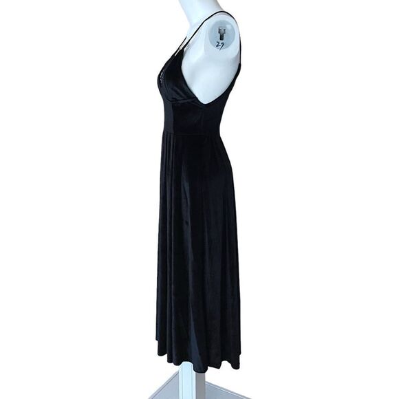 Black Velvet Sleeveless Midi Dress - Picture 3 of 9